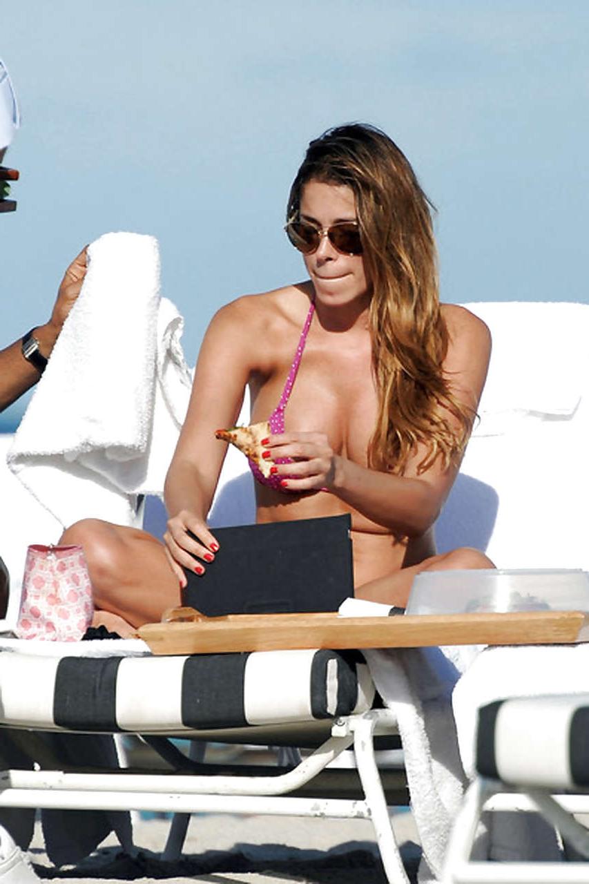 16P AidaYespica showing her fantastic ass in bikini thong on beach