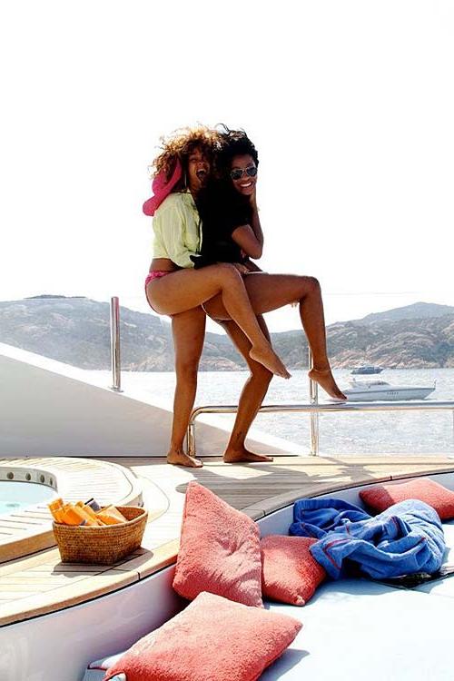 16P Rihanna looking very hot and sexy on her private photos
