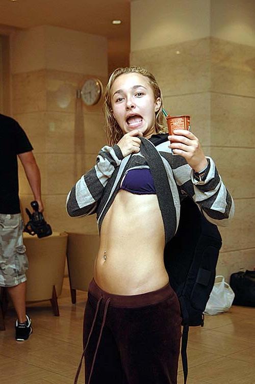 16P Hayden Panettiere exposing sexy body and hot ass on private photos