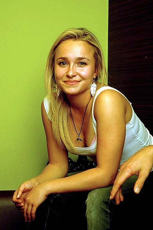 16P Hayden Panettiere exposing sexy body and hot ass on private photos