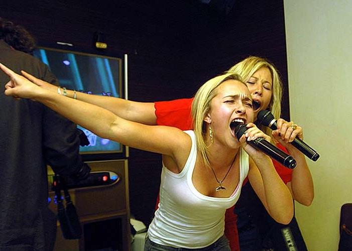 16P Hayden Panettiere exposing sexy body and hot ass on private photos