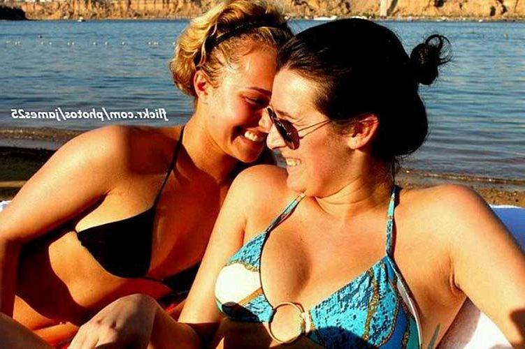 16P Hayden Panettiere looking very hot and sexy on private photos