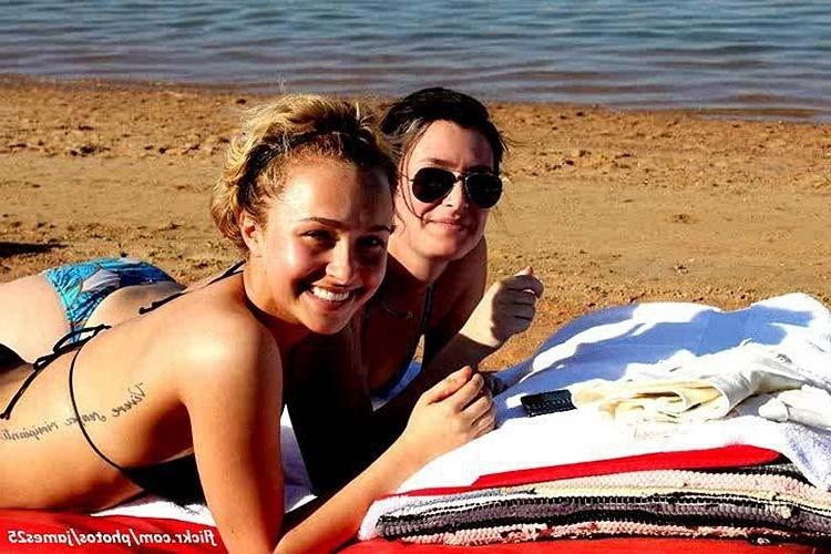 16P Hayden Panettiere looking very hot and sexy on private photos