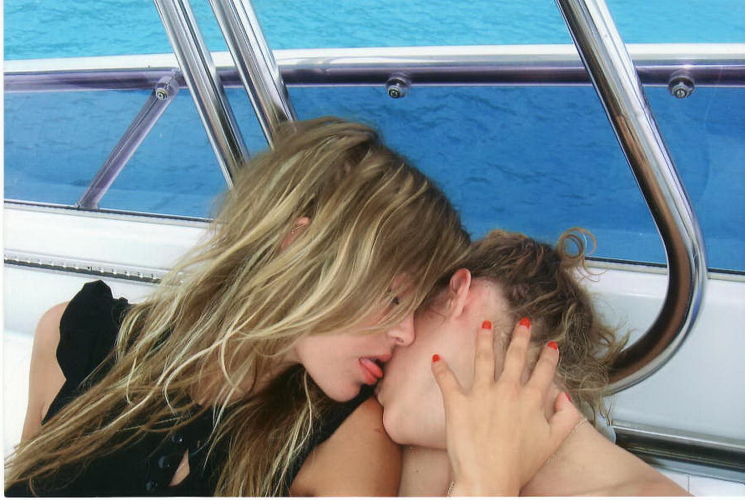 16P May Andersen dildoing her pussy  ass on the leaked private pics