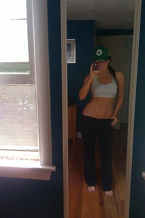 16P Joanna Jojo Levesque looking very hot and sexy on private photos