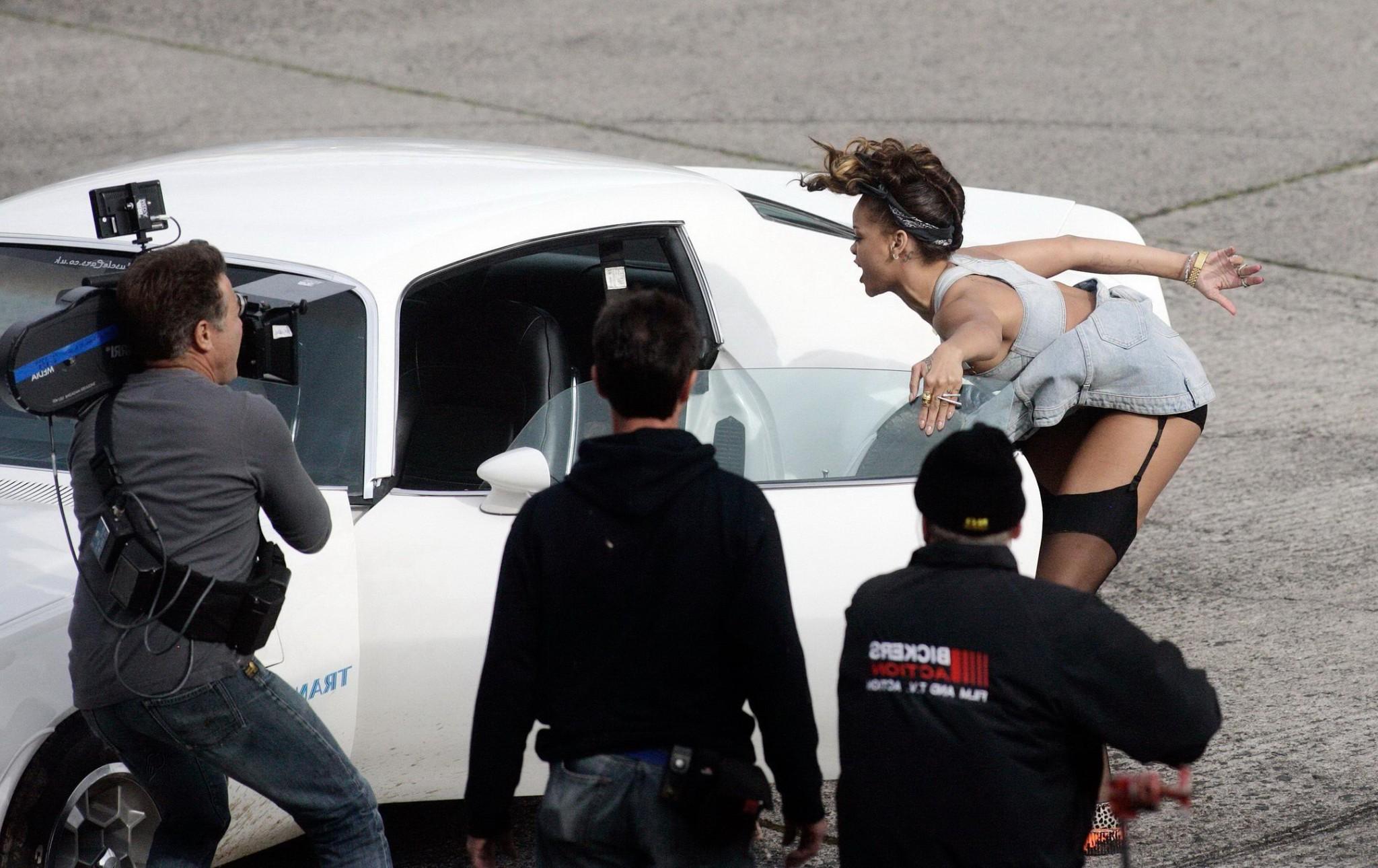 16P Rihanna flashing her panties on the music video set in Ireland