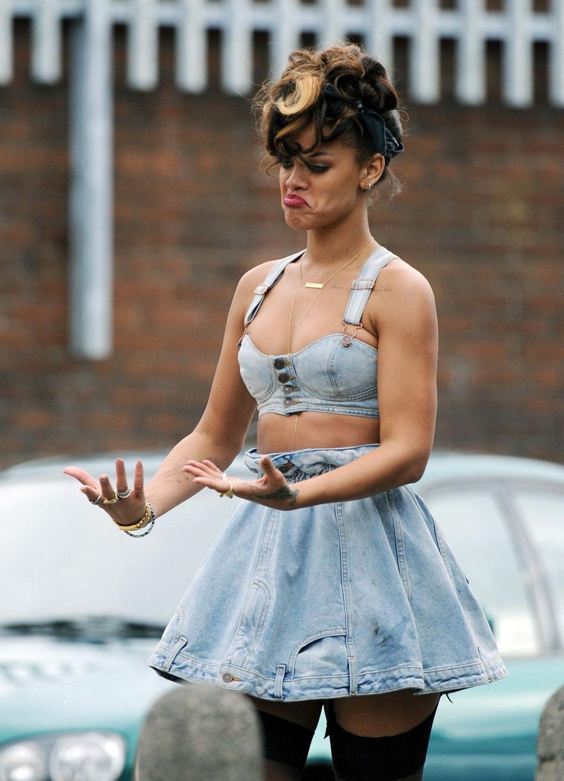 16P Rihanna flashing her panties on the music video set in Ireland