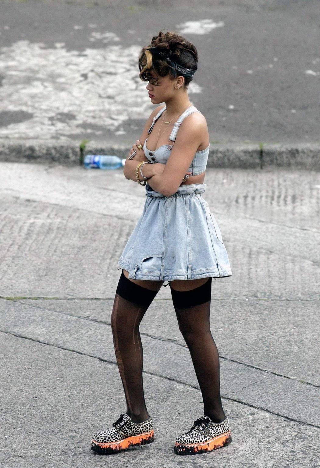 16P Rihanna flashing her panties on the music video set in Ireland