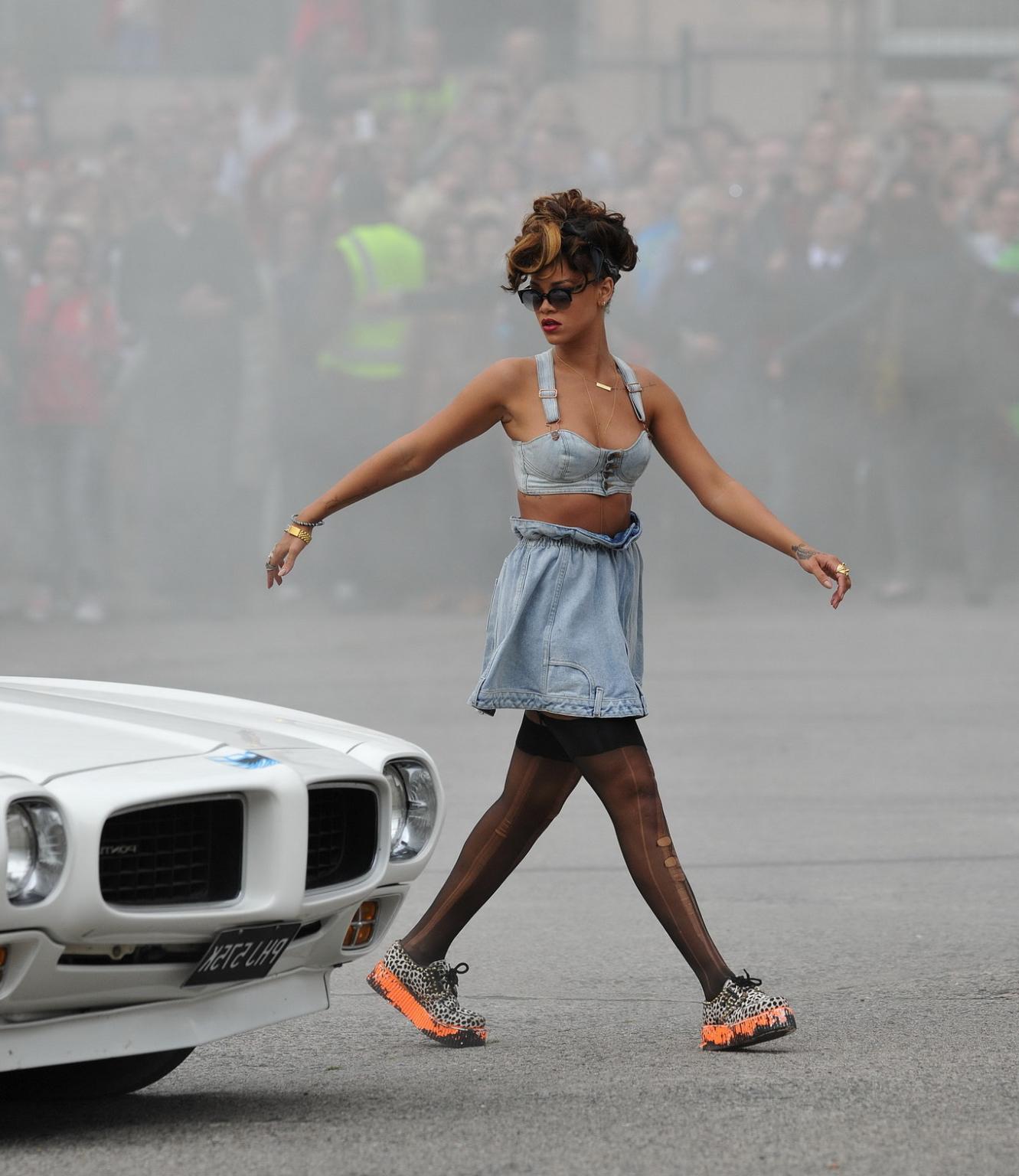 16P Rihanna flashing her panties on the music video set in Ireland