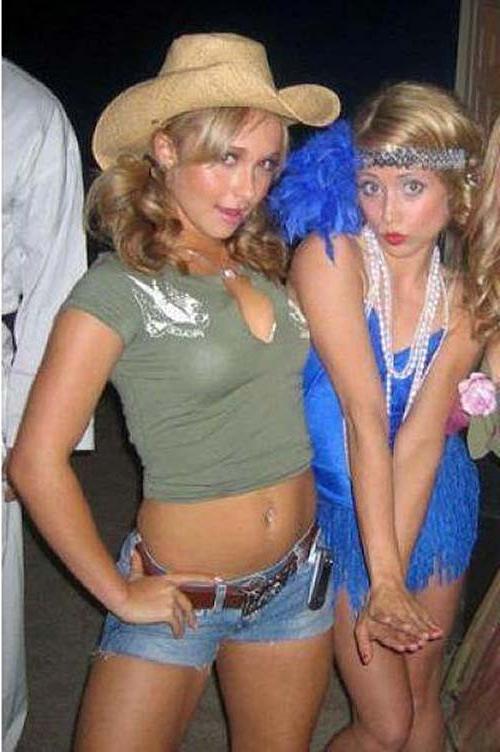 16P Hayden Panettiere looking very hot and sexy on private photos