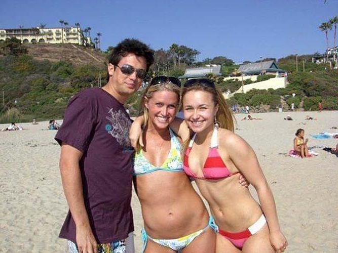 16P Hayden Panettiere looking very hot and sexy on private photos
