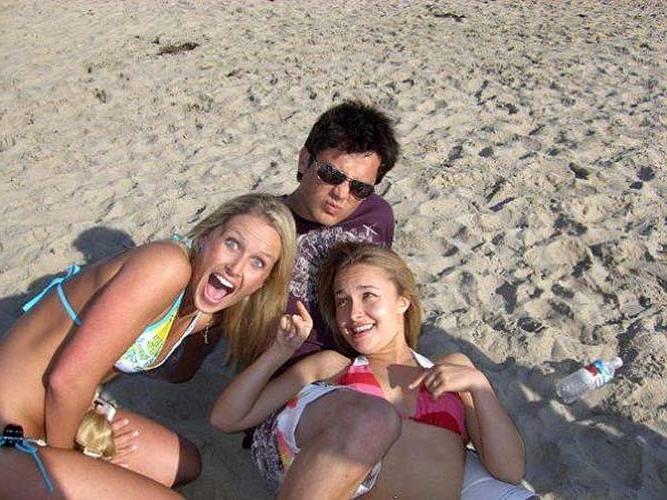 16P Hayden Panettiere looking very hot and sexy on private photos