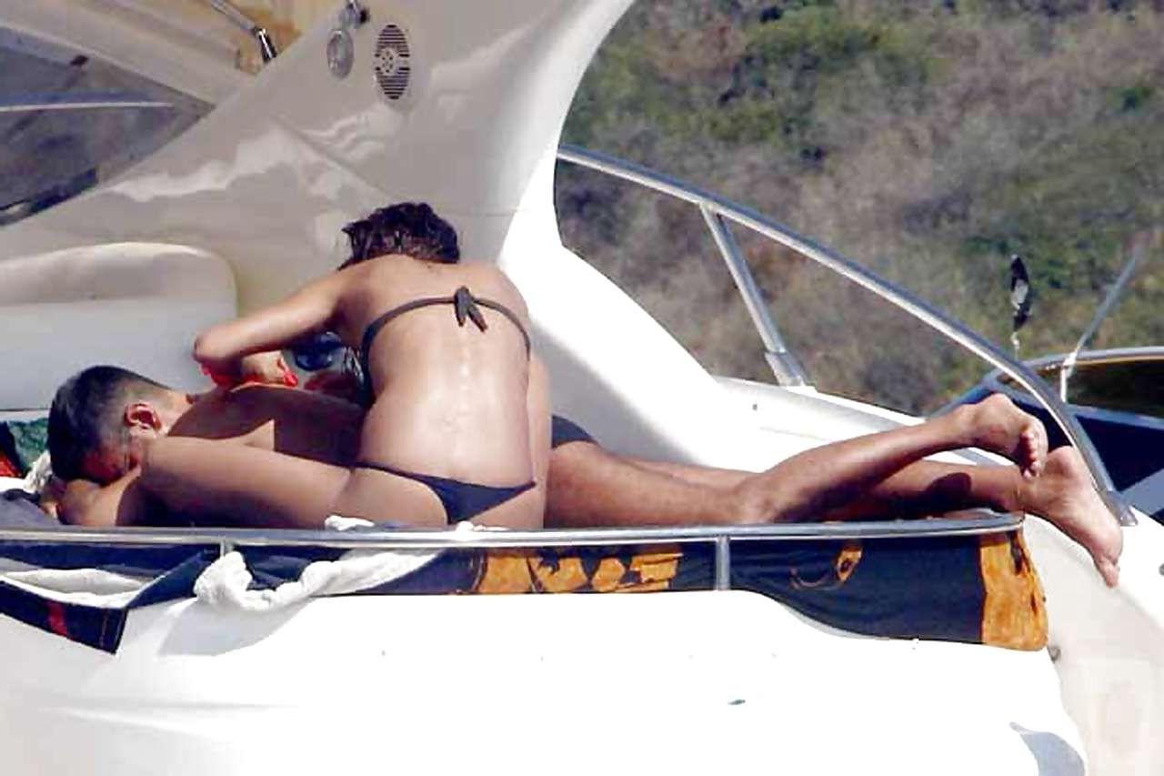 16P Nina Moric showing her fantastic ass in bikini thong on yacht and spreading her 
