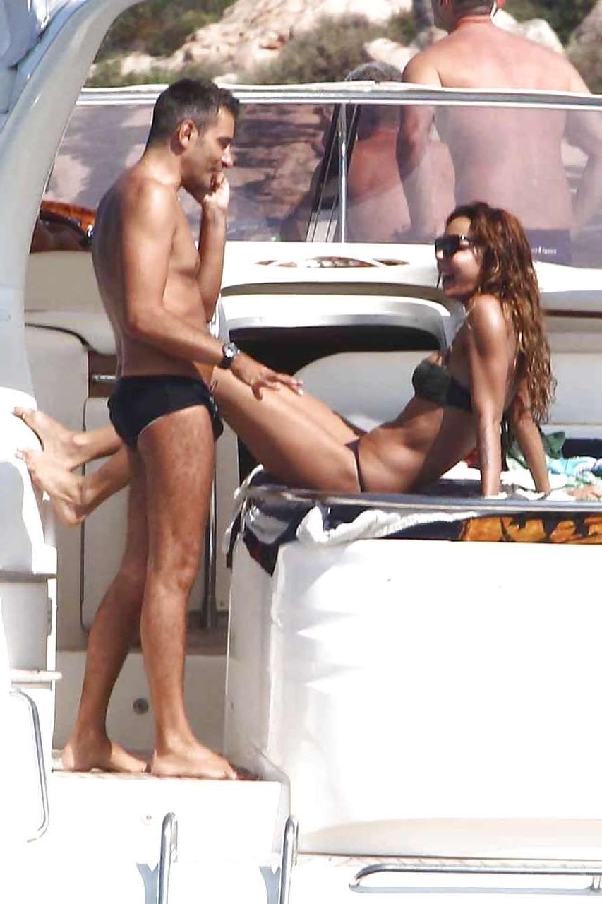 16P Nina Moric showing her fantastic ass in bikini thong on yacht and spreading her 