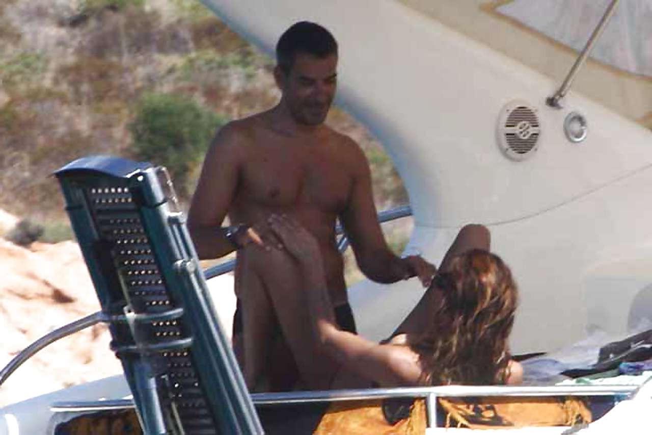 16P Nina Moric showing her fantastic ass in bikini thong on yacht and spreading her 