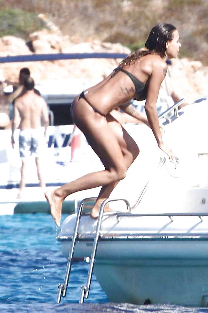 16P Nina Moric showing her fantastic ass in bikini thong on yacht and spreading her 