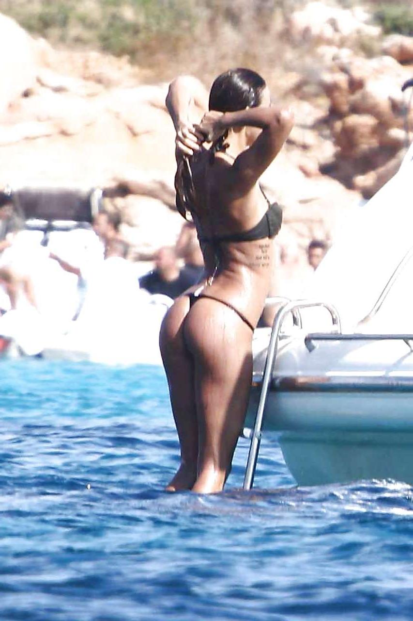 16P Nina Moric showing her fantastic ass in bikini thong on yacht and spreading her 