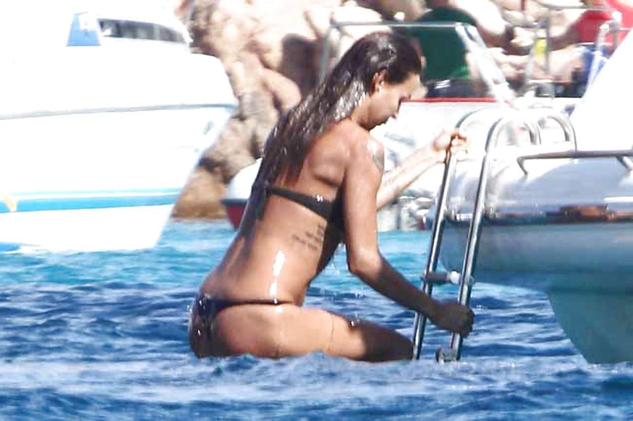 16P Nina Moric showing her fantastic ass in bikini thong on yacht and spreading her 