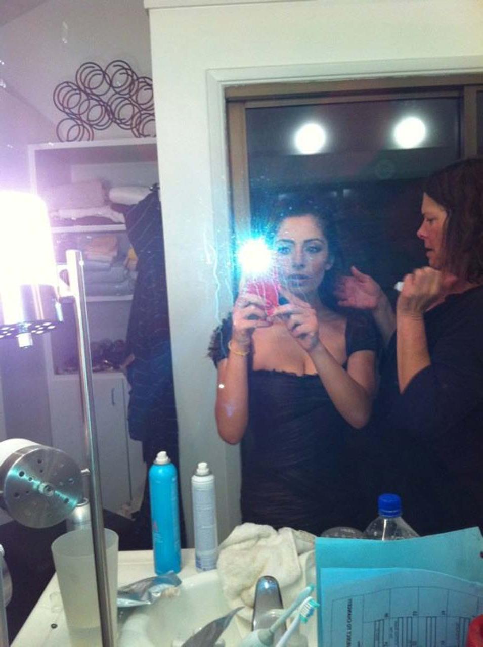 16P Sarah Shahi exposing her fucking sexy body and huge boobs on private photos