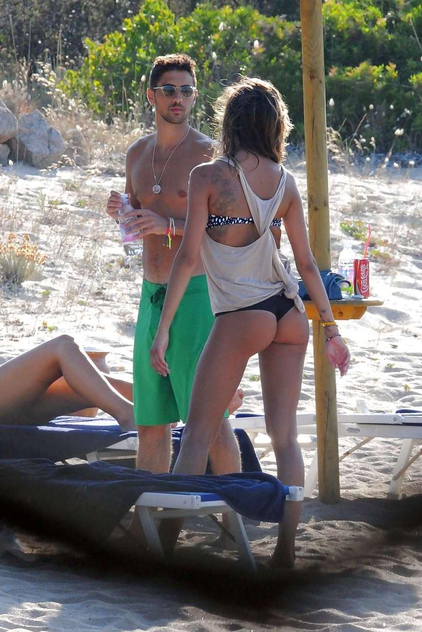 16P Melissa Satta showing her fantastic ass in thong bikini on beach paparazzi pictu