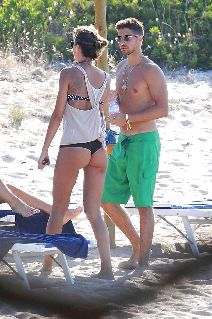 16P Melissa Satta showing her fantastic ass in thong bikini on beach paparazzi pictu