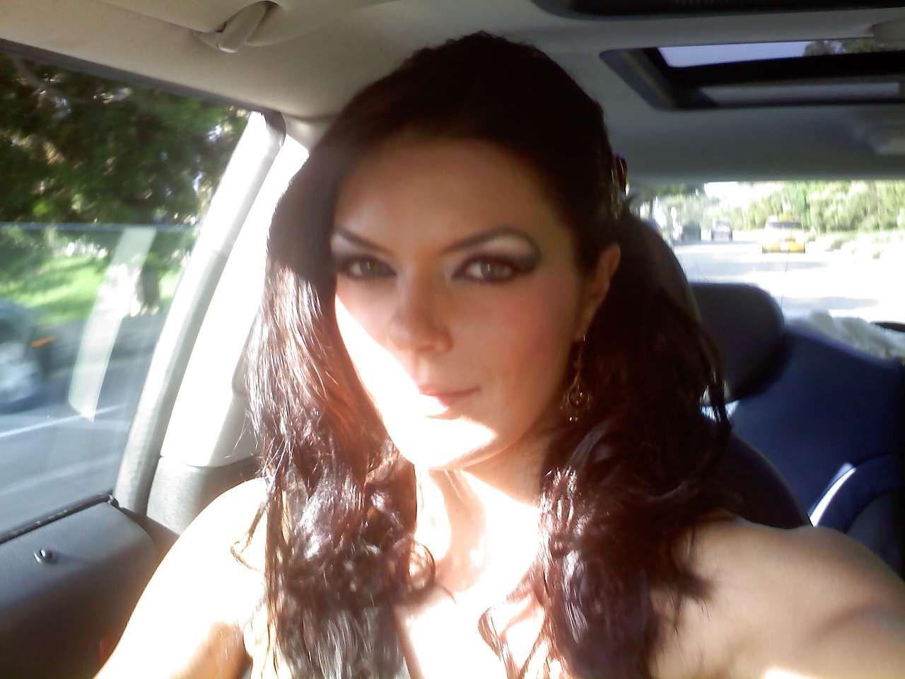16P Adrianne Curry showing little of her ass in thong and posing topless for Twitter