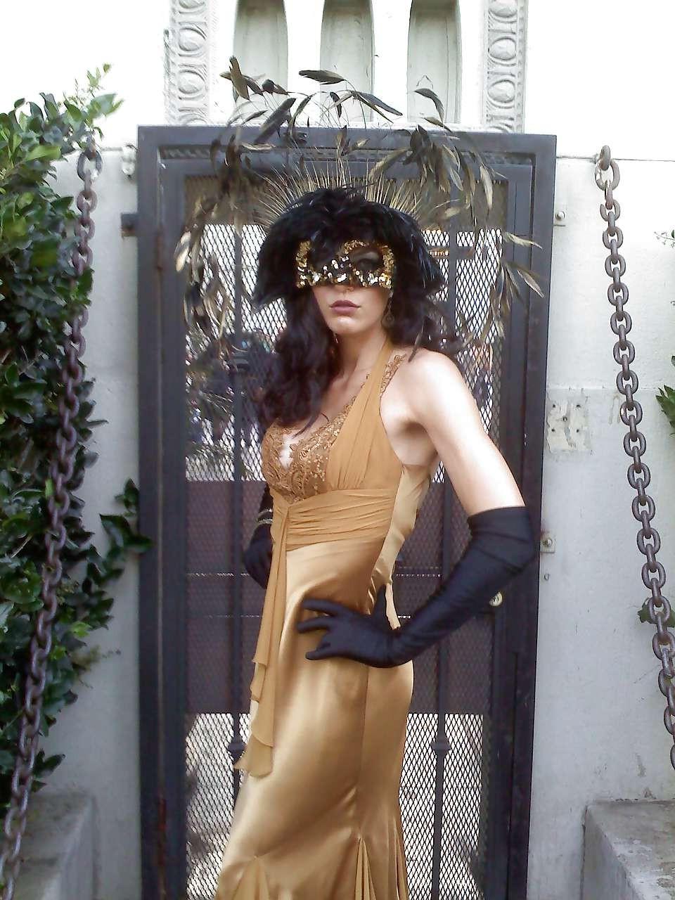 16P Adrianne Curry showing little of her ass in thong and posing topless for Twitter