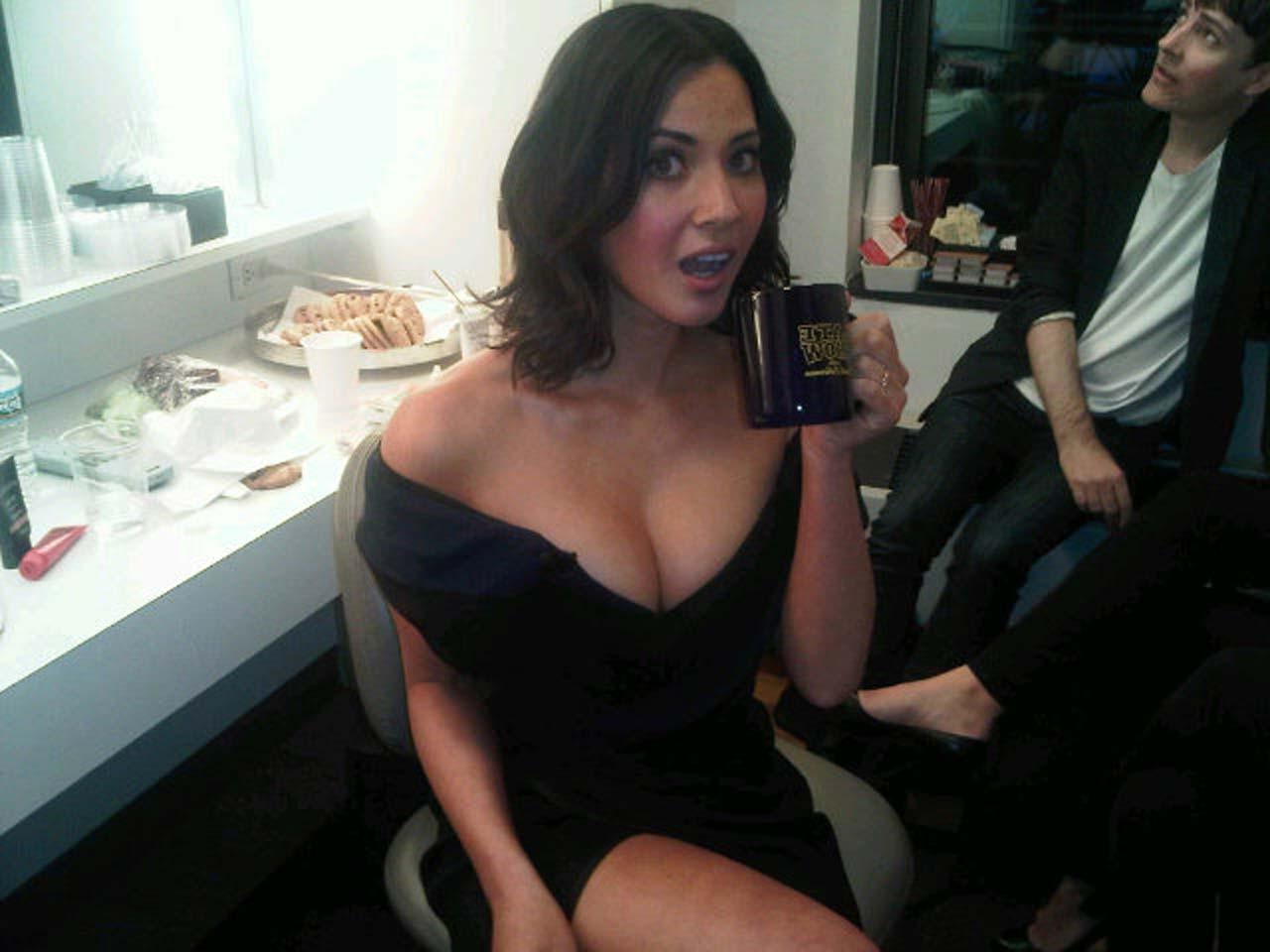 15P Olivia Munn looking fucking sexy and hot on her private photos