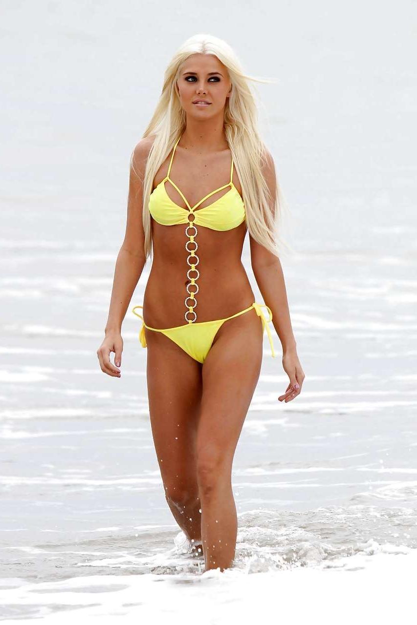 16P Karissa Shannon showing her nice ass in thong and tiny skirt and sexy in bikini