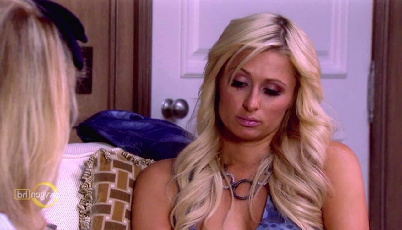 16P Paris Hilton exposing her sexy nude body and hot ass in bathroom
