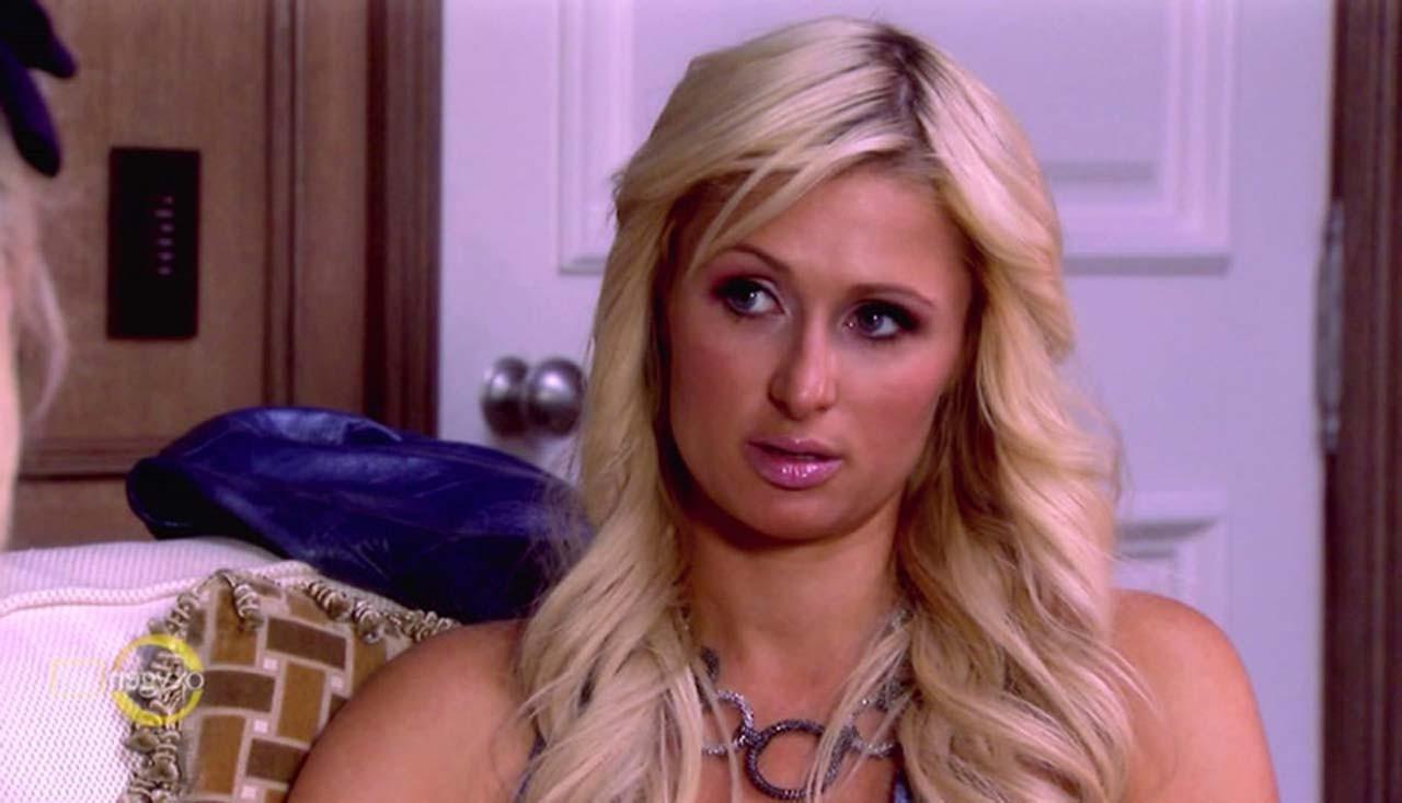 16P Paris Hilton exposing her sexy nude body and hot ass in bathroom