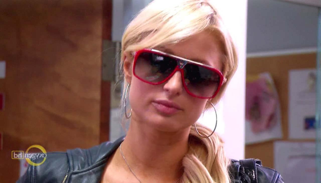 16P Paris Hilton exposing her sexy nude body and hot ass in bathroom