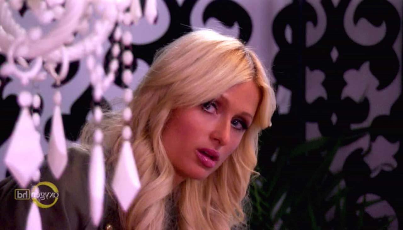 16P Paris Hilton exposing her sexy nude body and hot ass in bathroom