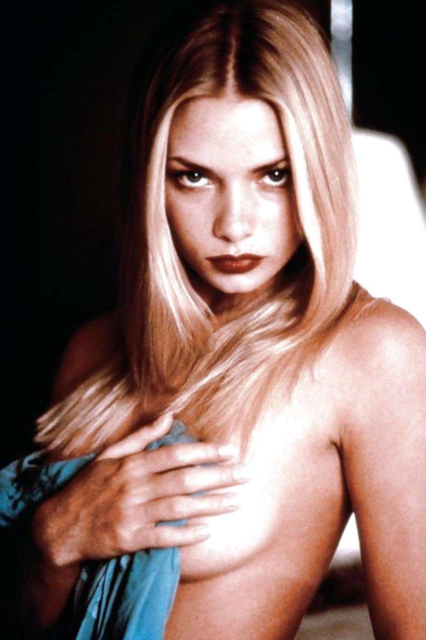 16P Jaime Pressly posing topless and showing her ass in bikini thong