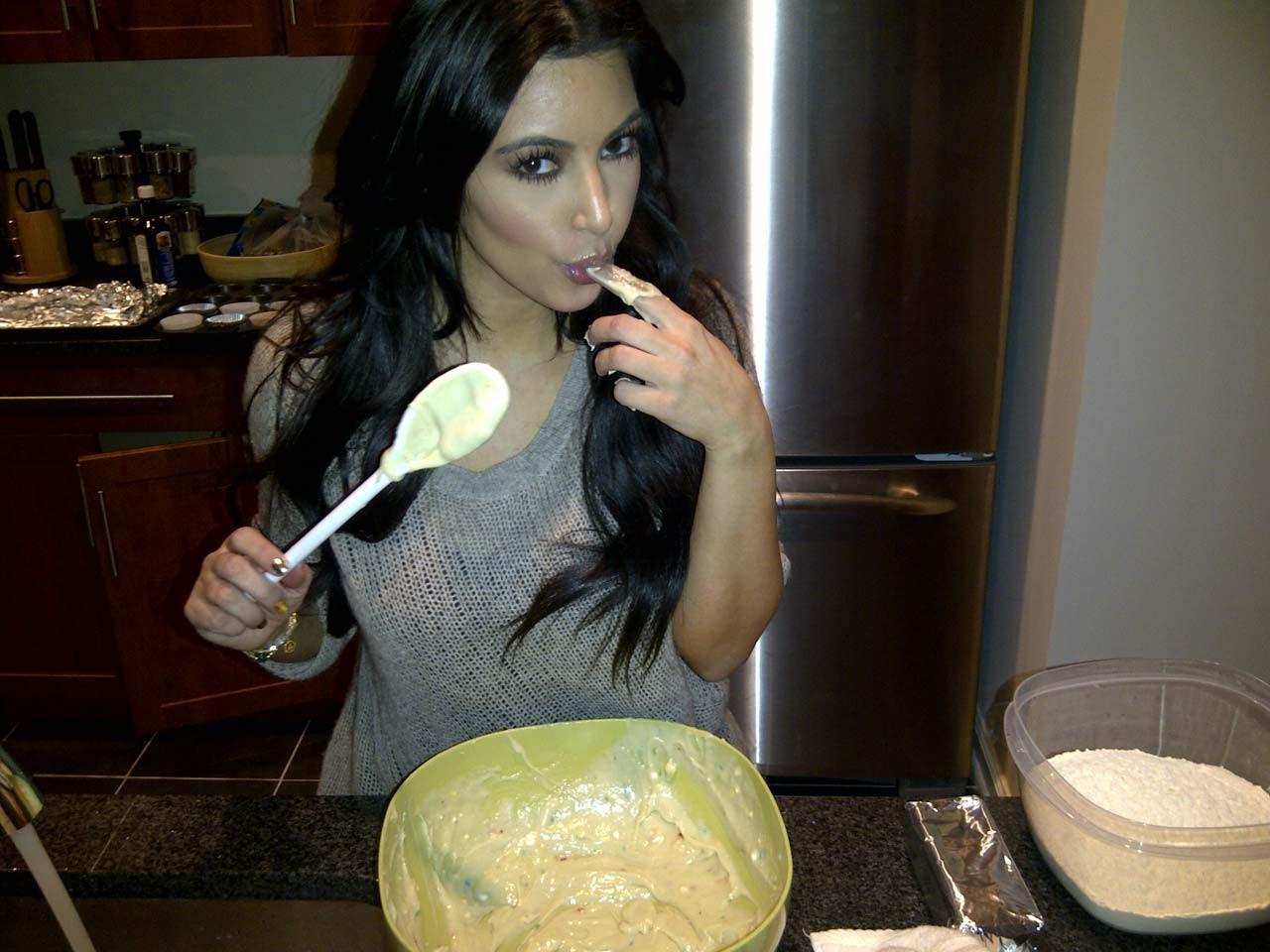 16P Kim Kardashian looking fucking hot and sexy on her private photos