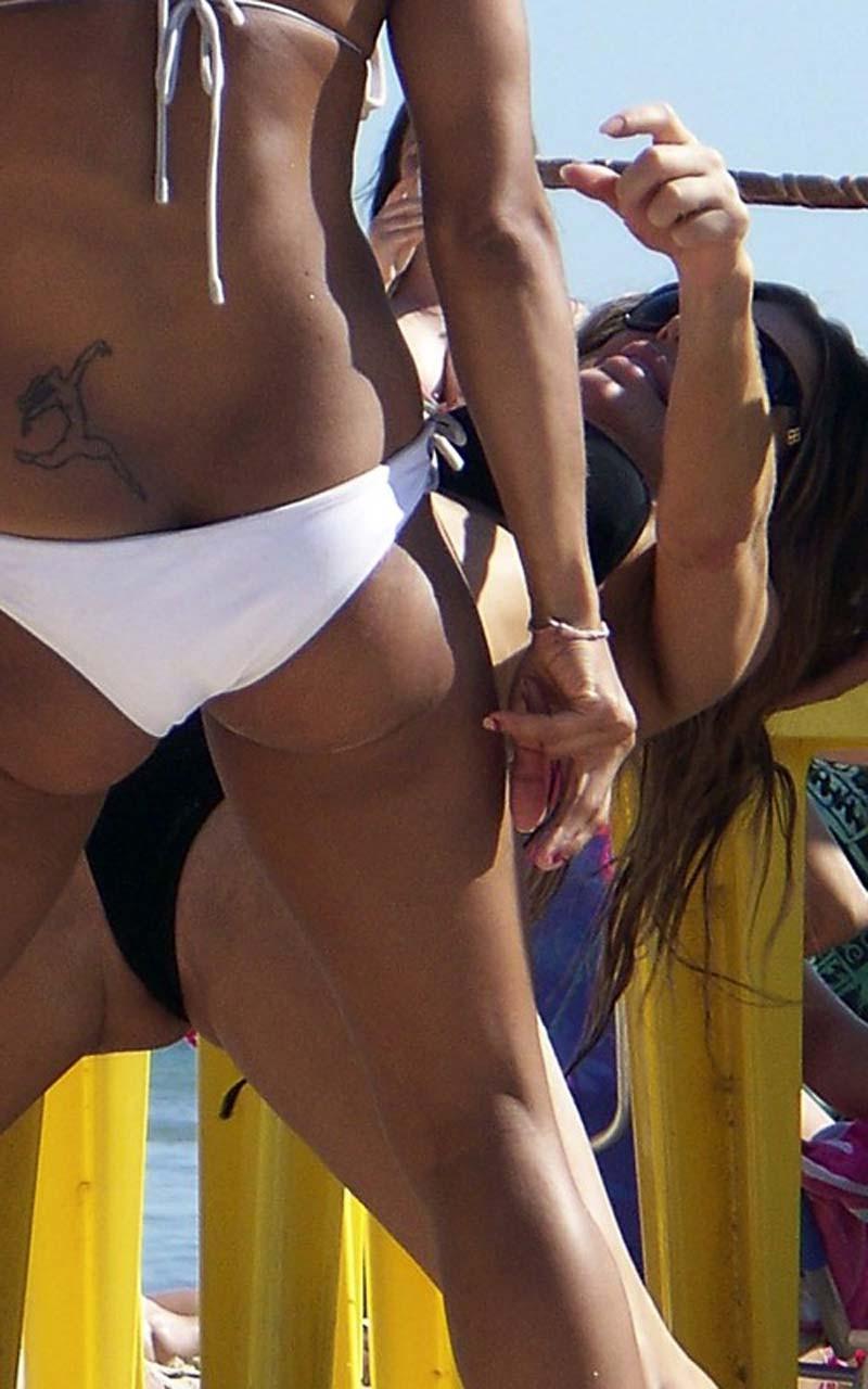 16P Stacy Fergie Ferguson exposing sexy body and hot ass in thong on beach