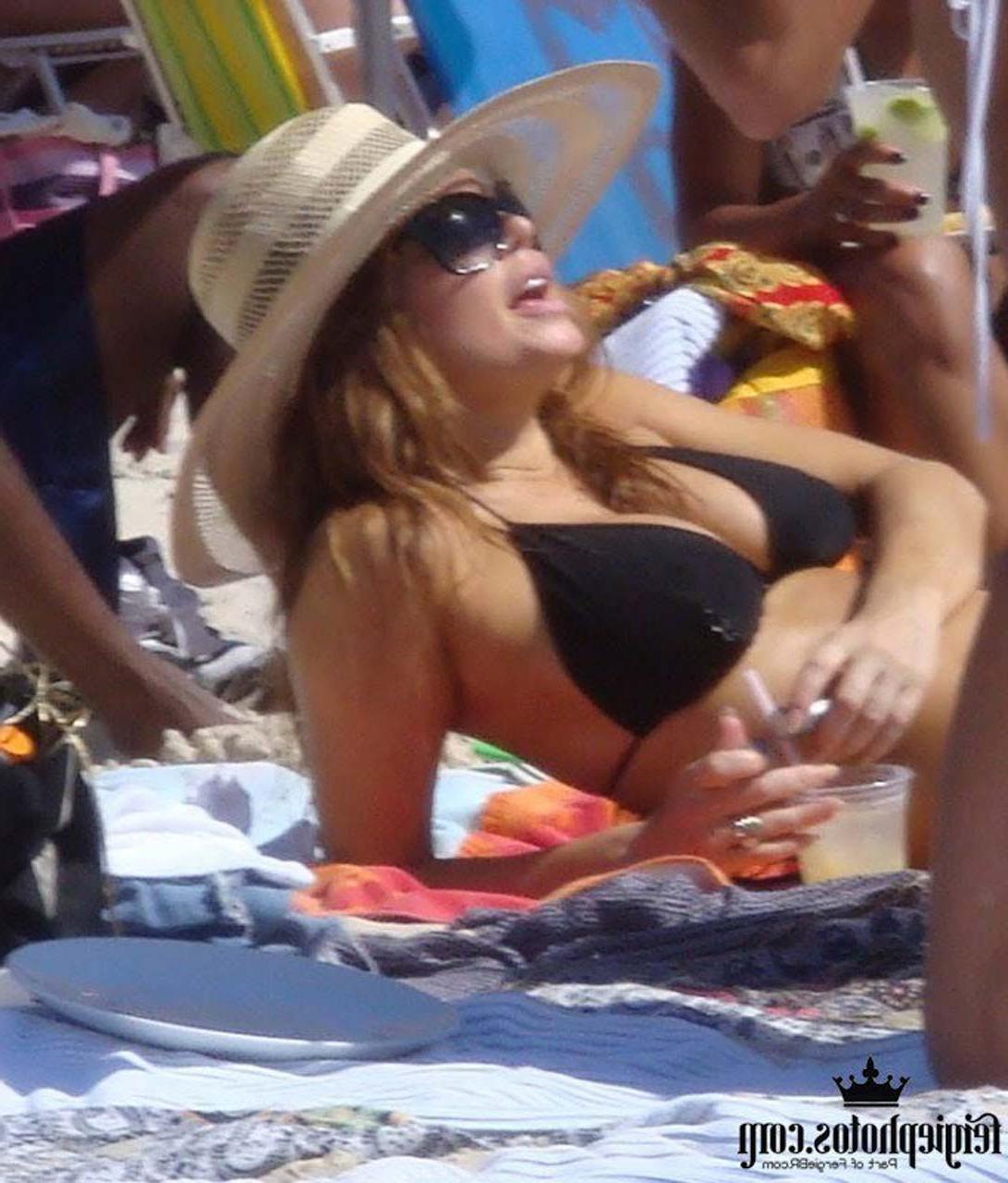 16P Stacy Fergie Ferguson exposing sexy body and hot ass in thong on beach