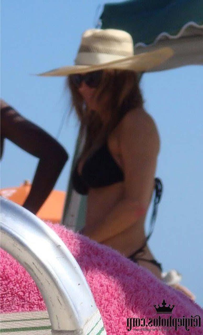 16P Stacy Fergie Ferguson exposing sexy body and hot ass in thong on beach