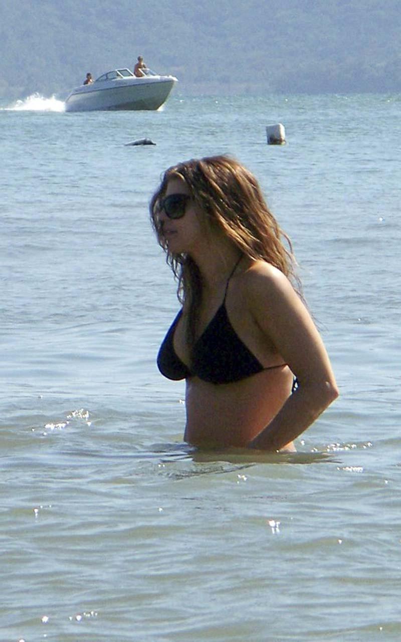 16P Stacy Fergie Ferguson exposing sexy body and hot ass in thong on beach