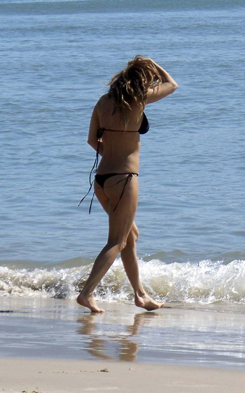 16P Stacy Fergie Ferguson exposing sexy body and hot ass in thong on beach