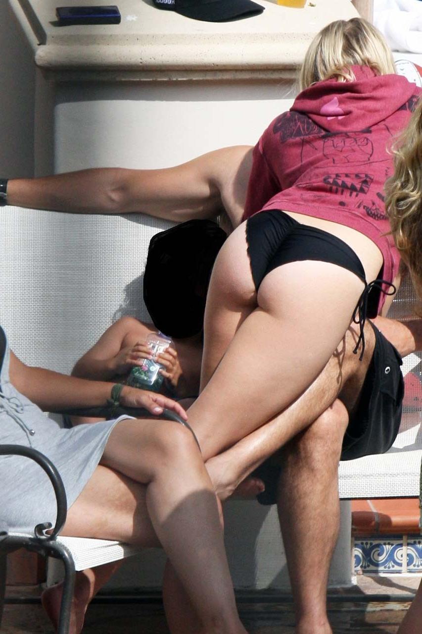 16P LeAnn Rimes posing and showing her fucking sexy body on private photos