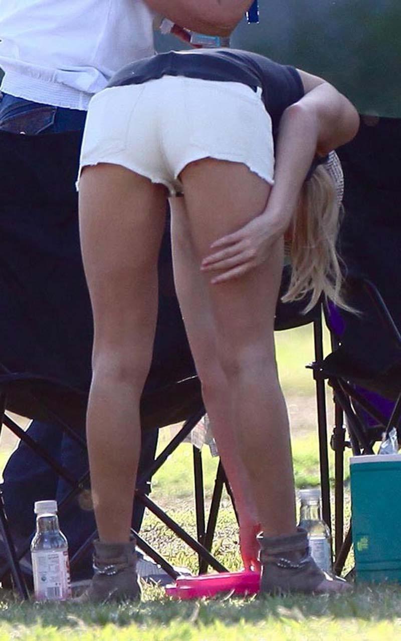 16P LeAnn Rimes posing and showing her fucking sexy body on private photos