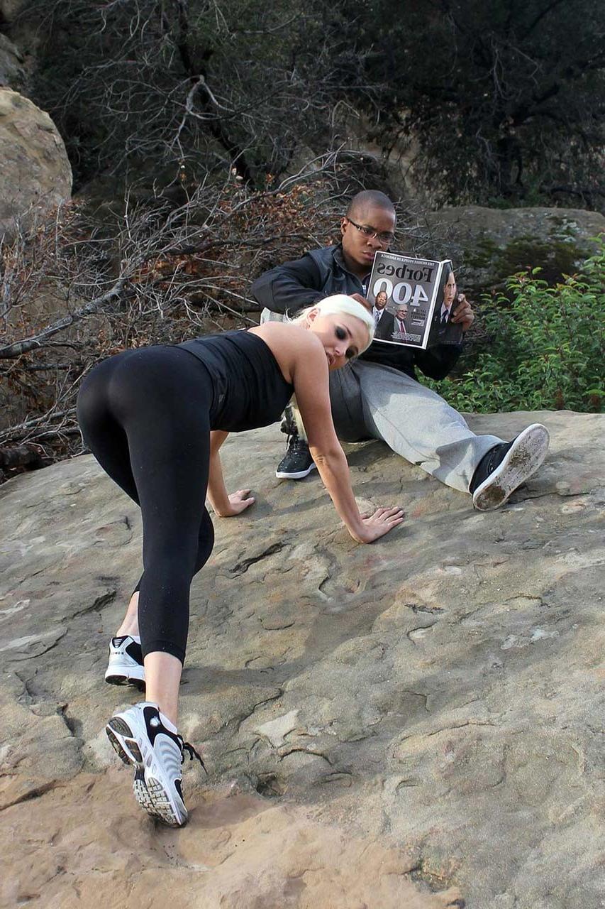 16P Karissa Shannon showing her fantastic ass in shorts and thong paparazzi pictures