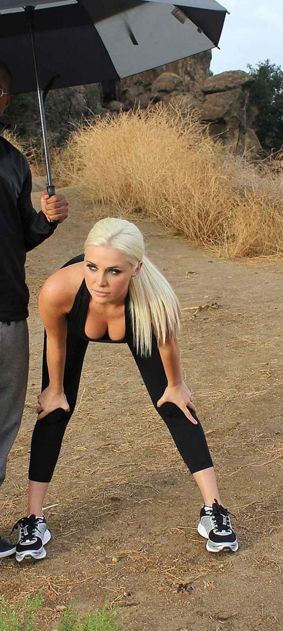 16P Karissa Shannon showing her fantastic ass in shorts and thong paparazzi pictures