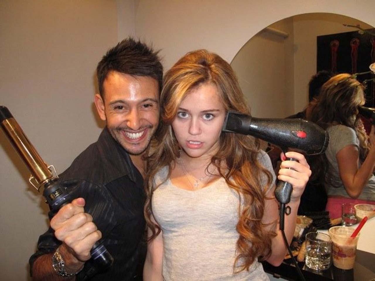 16P Miley Cyrus looking fucking sexy and hot on her private photos