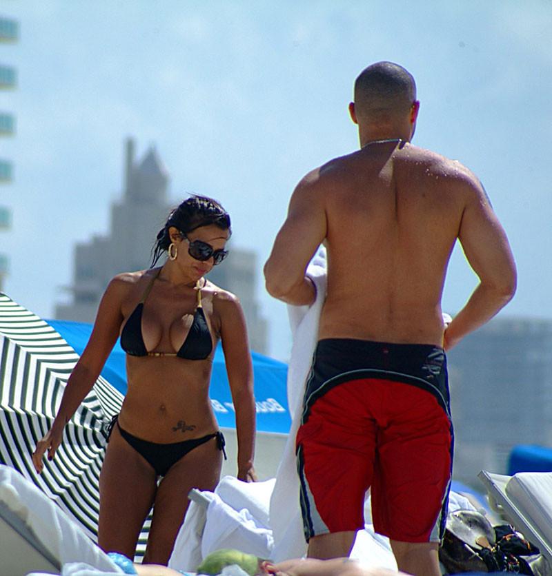 16P Vida Guerra showing sublime ass in bikini