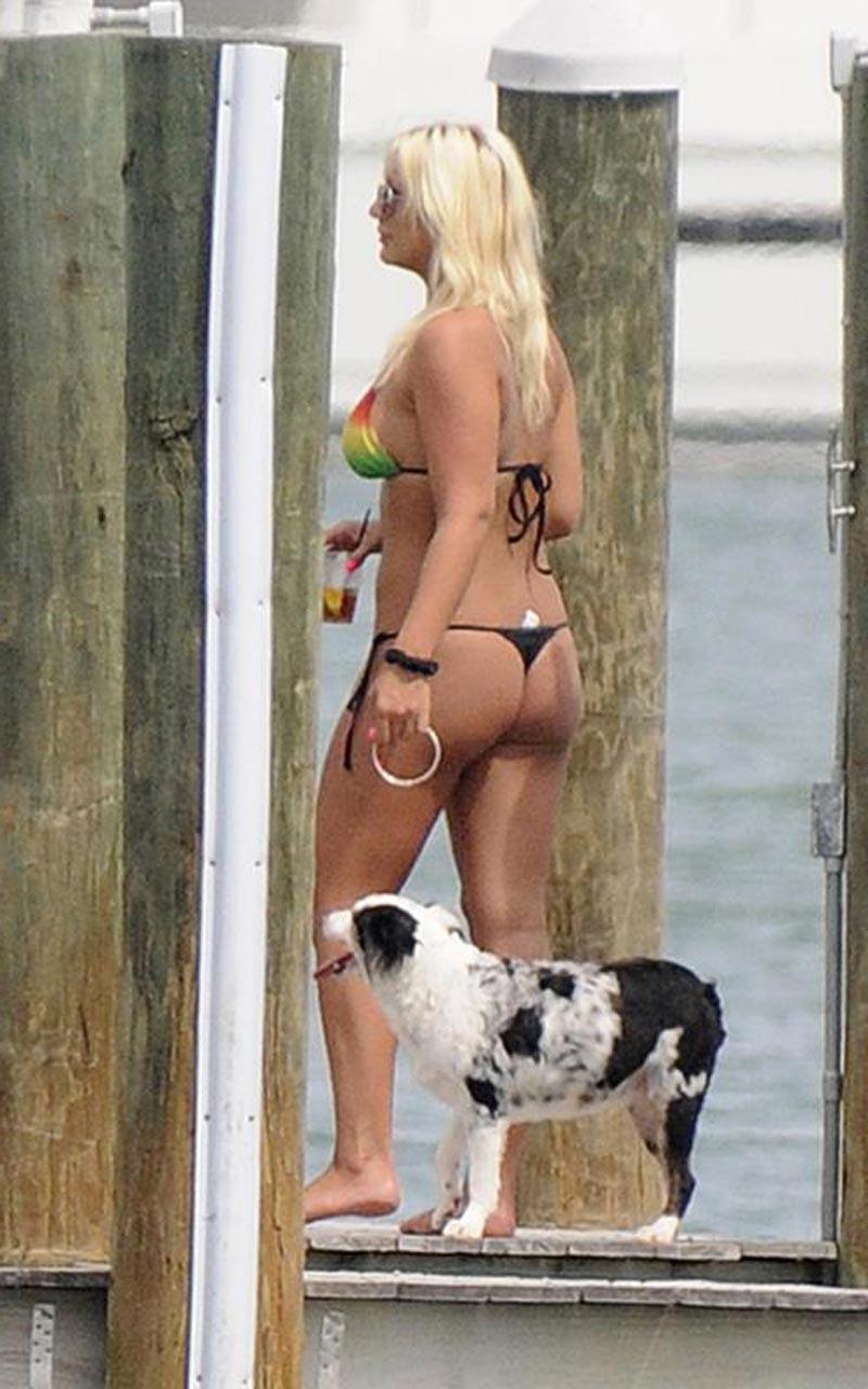 16P Brooke Hogan delicious ass in black bikini thongs