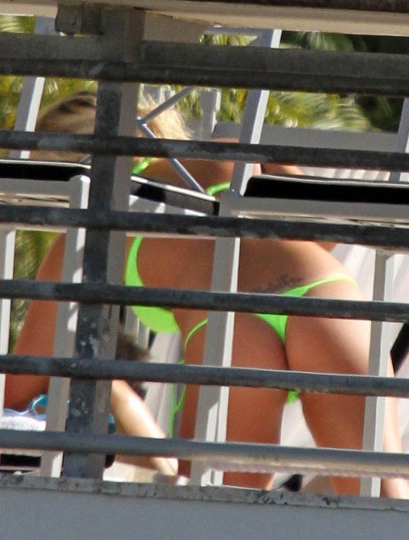 16P Brooke Hogan delicious ass in black bikini thongs