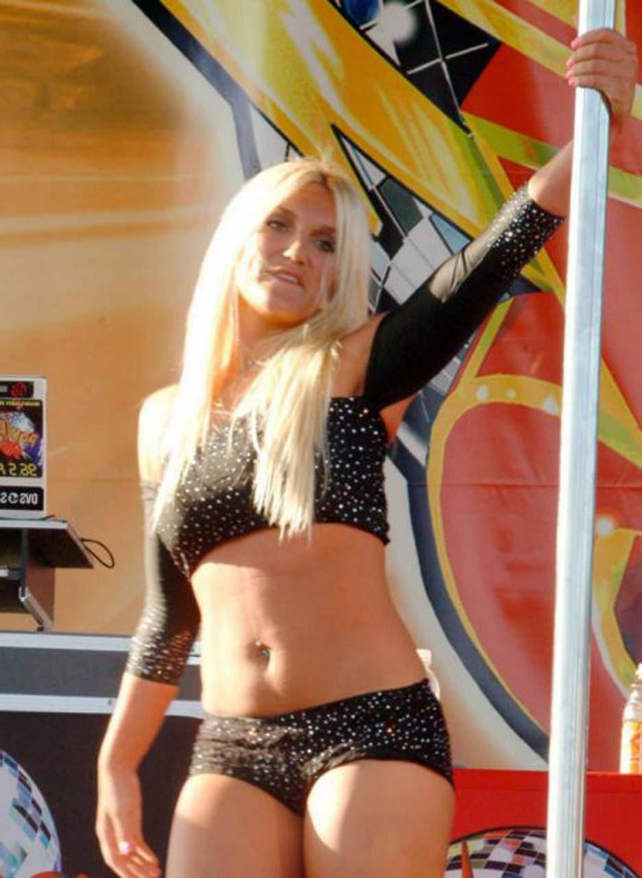 16P Brooke Hogan exposing sexy bikini body and very hot ass in thong