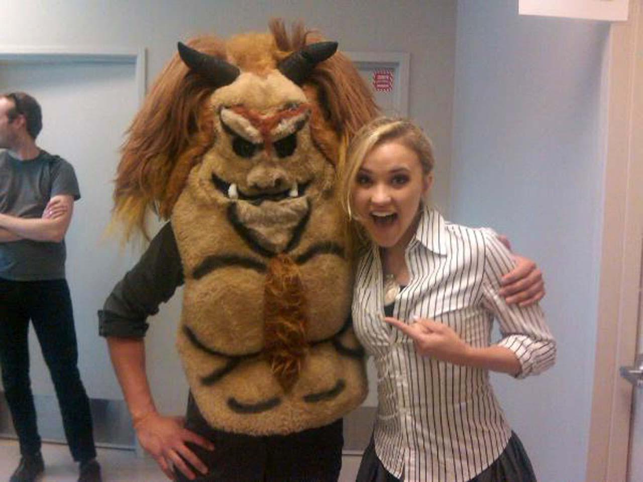 16P Emily Osment looking fucking hot and sexy on her private photos